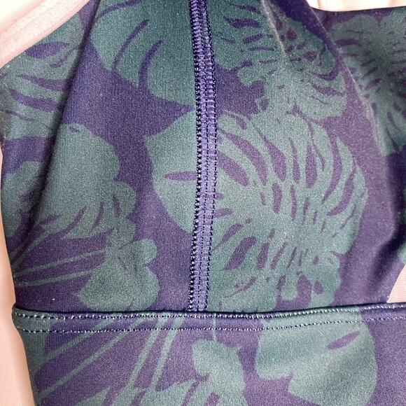 Athleta Womens Sports Bra Size S Green Leaf Pattern Workout Racerback Padded - Picture 4 of 9